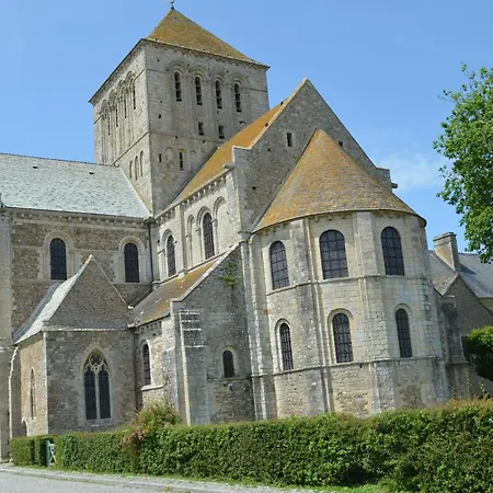 Дом отдыха 3 Etoiles A Lessay, Jardin Clos, 3 Chambres, Proche Plages, Chiens Acceptes *