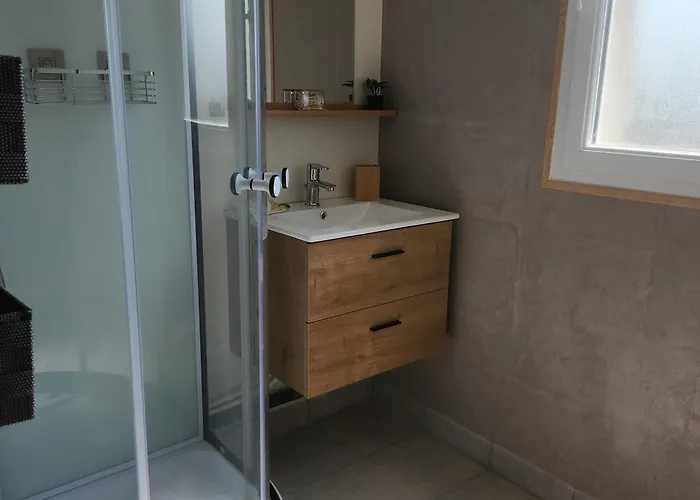 3 Etoiles A Lessay, Jardin Clos, 3 Chambres, Proche Plages, Chiens Acceptes